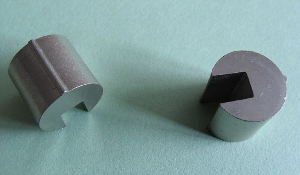 Advantages and Applications of Sintered AlNiCo Magnets